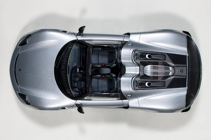 1/18 AUTOart Porsche 918 Spyder Weissach Package (Liquid Metal