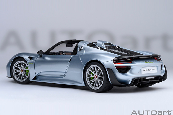 1/18 AUTOart Porsche 918 Spyder Weissach Package (Liquid Metal 1/18 AUTOart Porsche 918 Spyder Weissach Package (Liquid Metal