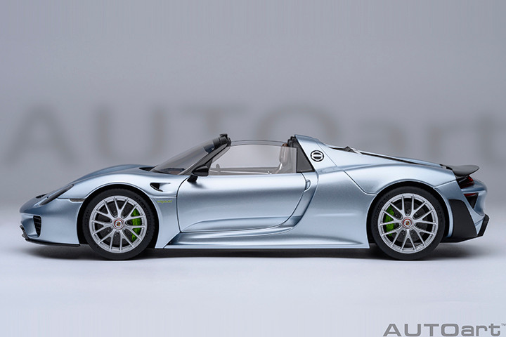 1/18 AUTOart Porsche 918 Spyder Weissach Package (Liquid Metal