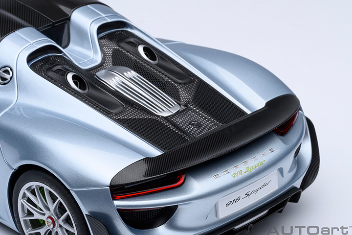 1/18 AUTOart Porsche 918 Spyder Weissach Package (Liquid Metal