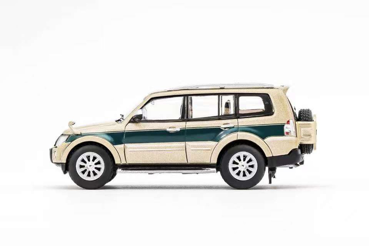1/64 Shadow Pro Mitsubishi Pajero V97 (Gold Champagne