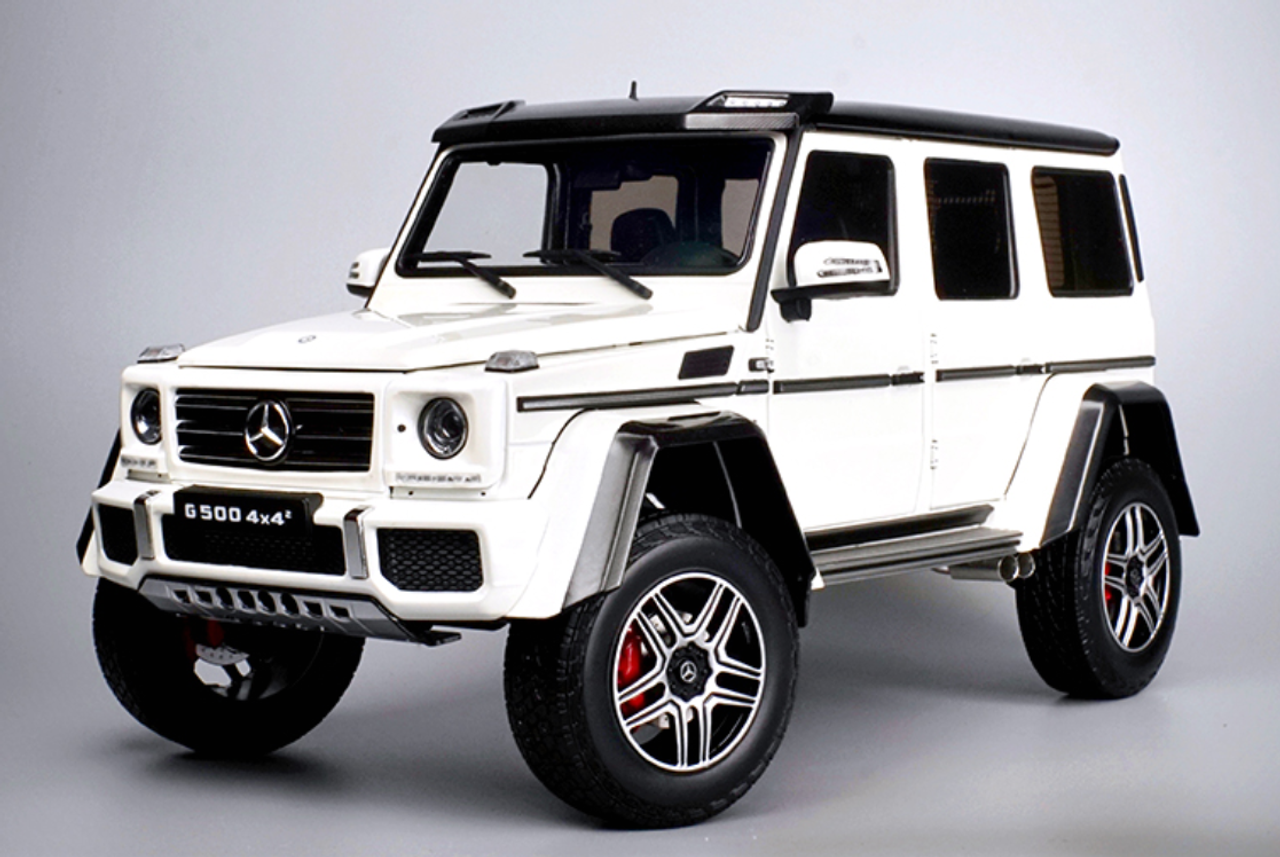 人気のファッションブランド！ AlmostReal 1/18 Mercedes-Benz G500 ...