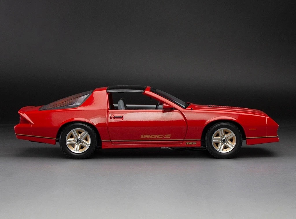 1/18 Sunstar 1985 Chevrolet Camaro IROC (Red) Diecast Car Model