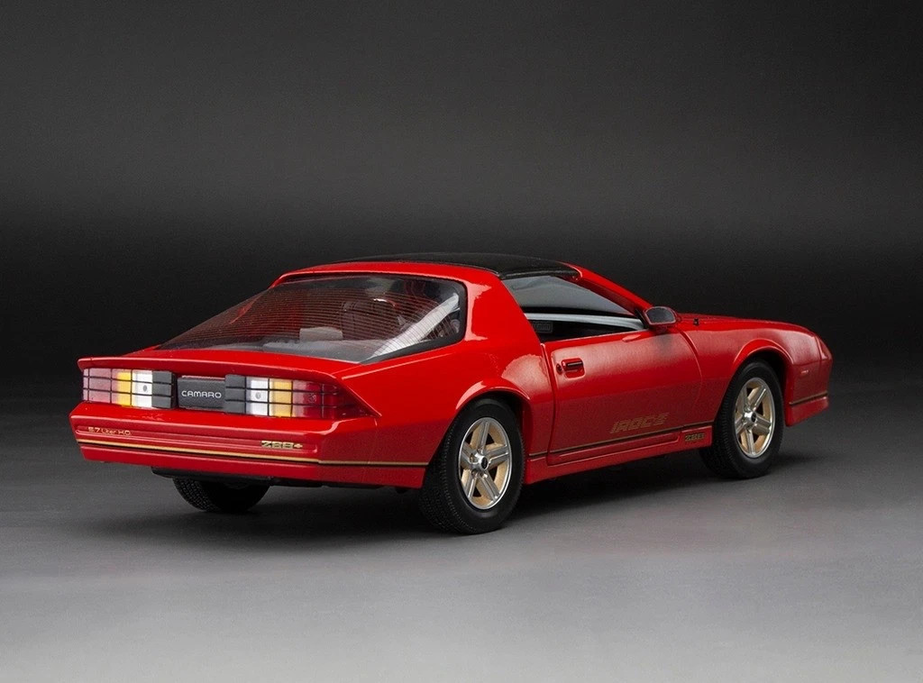 1/18 Sunstar 1985 Chevrolet Camaro IROC (Red) Diecast Car Model