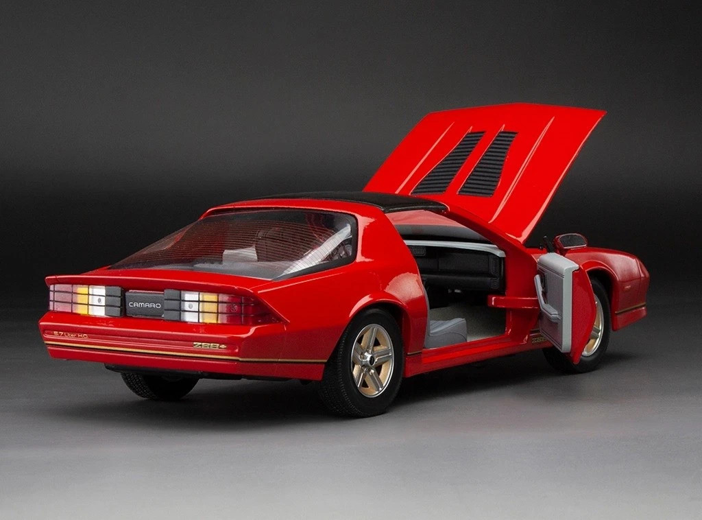 1/18 サンスター 1985 Chevrolet Camaro IROC-Z 1/18 Sunstar 1985 Chevrolet Camaro IROC (Red) Diecast Car Model