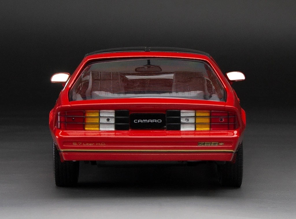 1/18 Sunstar 1985 Chevrolet Camaro IROC (Red) Diecast Car Model