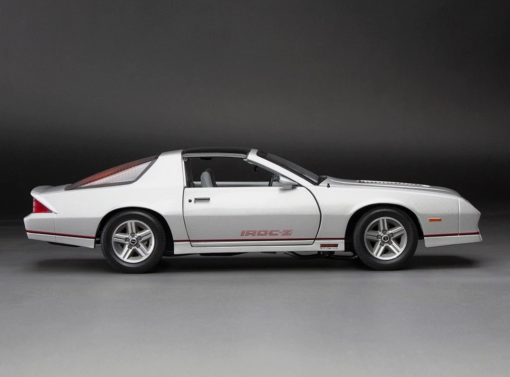 1/18 Sunstar 1985 Chevrolet Camaro IROC (Silver) Diecast Car Model