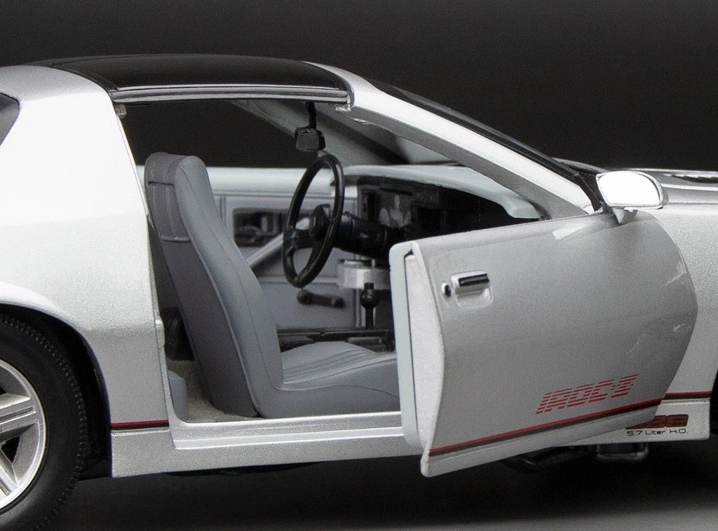 1/18 Sunstar 1985 Chevrolet Camaro IROC (Silver) Diecast Car Model