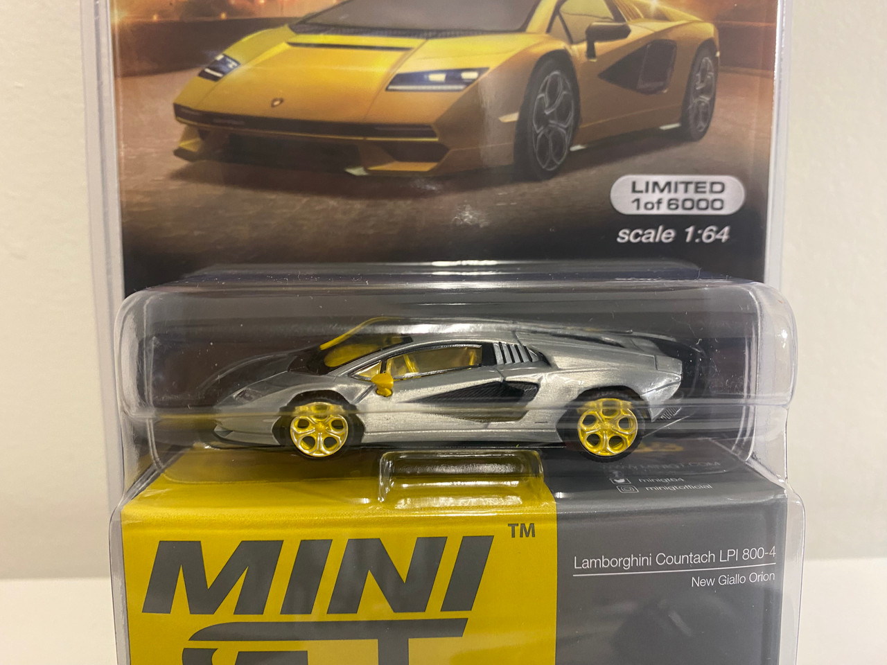 CHASE CAR 1/64 Mini GT Lamborghini Countach LPI 800-4