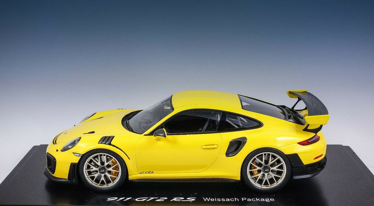 1/18 Spark Porsche 911 GT2 RS GT2RS Weissach Package (Yellow 