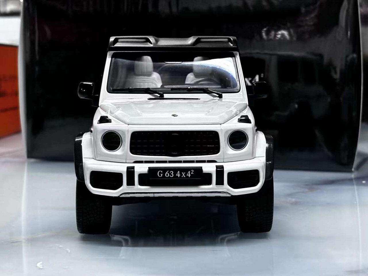 1/18 iScale Mercedes-Benz G63 AMG 4x4 (White) Diecast Car Model