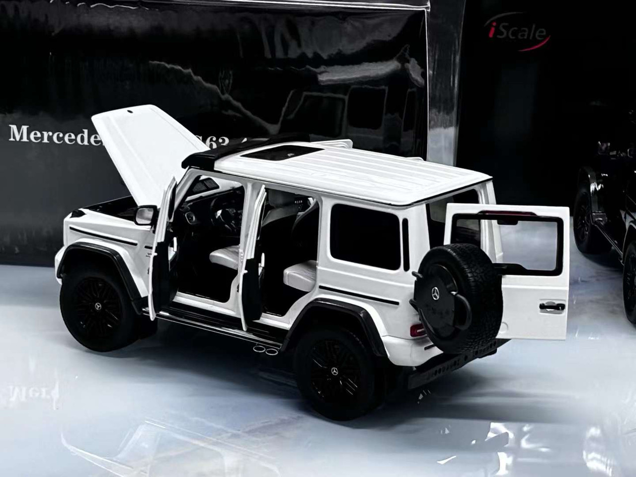 1/18 iScale Mercedes-Benz G63 AMG 4x4 (White) Diecast Car Model
