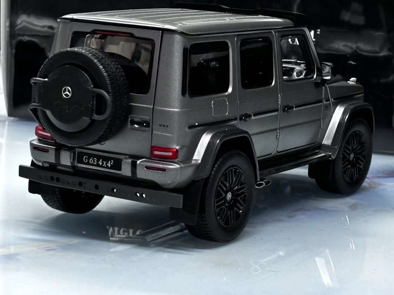鈴木 1/18 iScale Mercedes-Benz G63 AMG 4x4 (Grey) Diecast Car