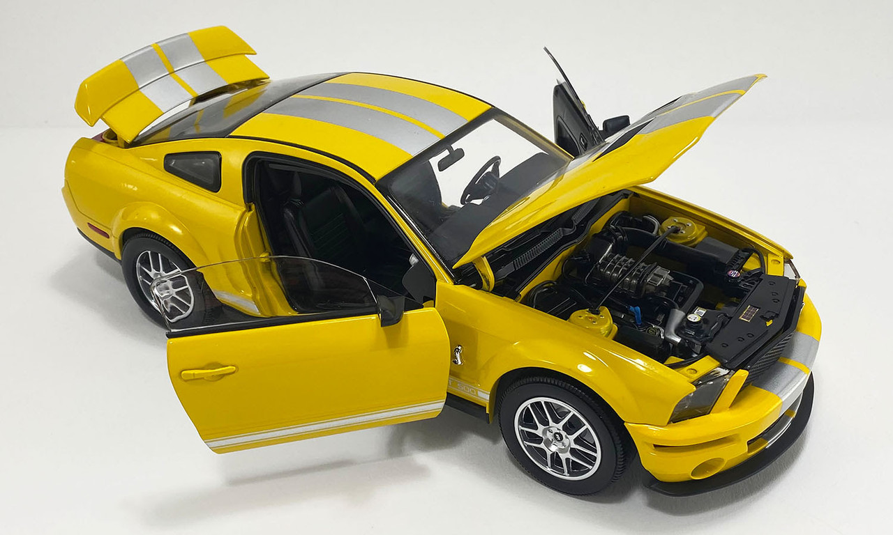1/18 Shelby Collectibles 2007 Ford Mustang GT500 (Yellow