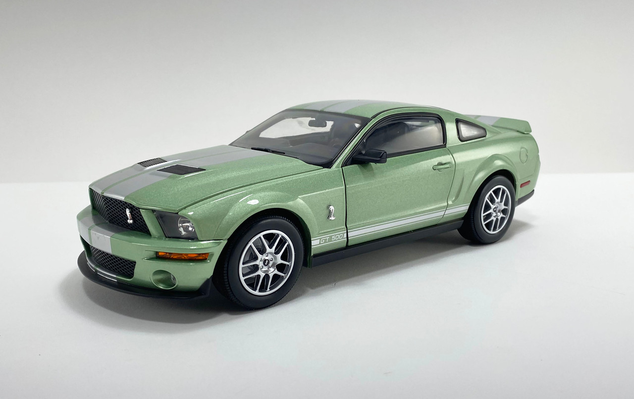 1/18 Shelby Collectibles 2007 Ford Mustang GT500 (Lime Green) Diecast Car Model