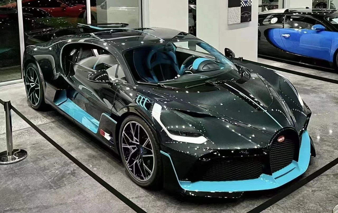 1/18 HH Model Bugatti Divo (Black Carbon with Tiffany Blue