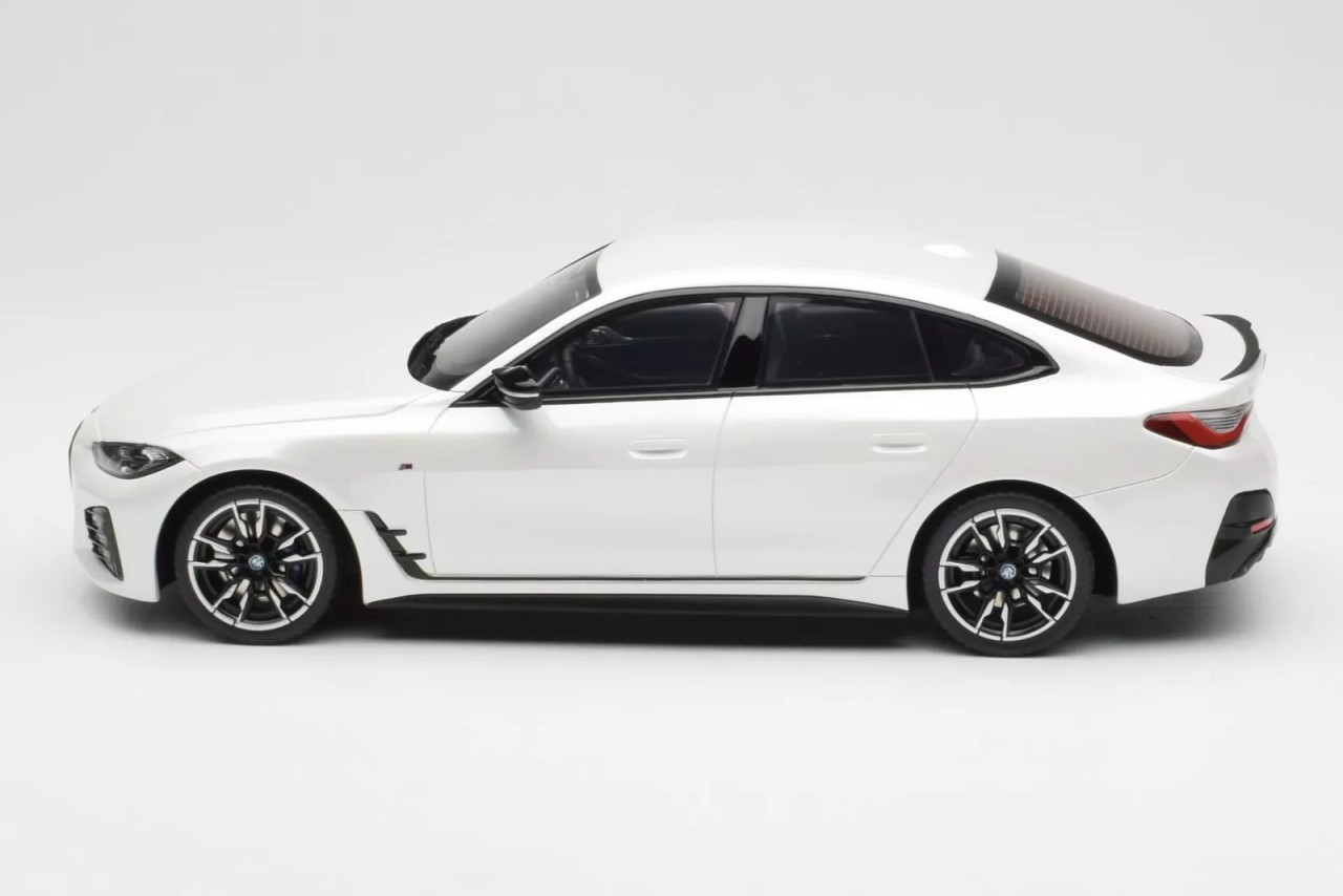 1/18 OTTO 2021 BMW i4 M50 (White) Car Model - LIVECARMODEL.com