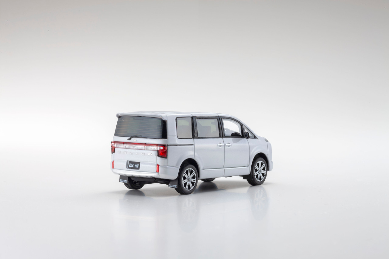 京商 1/43 三菱 デリカ D：5（白） 1/43 Kyosho Mitsubishi Delica D:5 (White) Resin Car Model