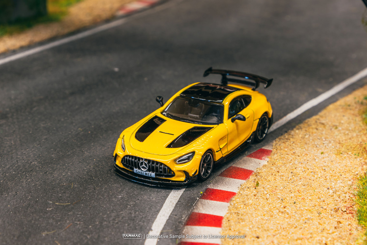 1/64 Tarmac Works Mercedes-Benz AMG GT Black Series (Yellow