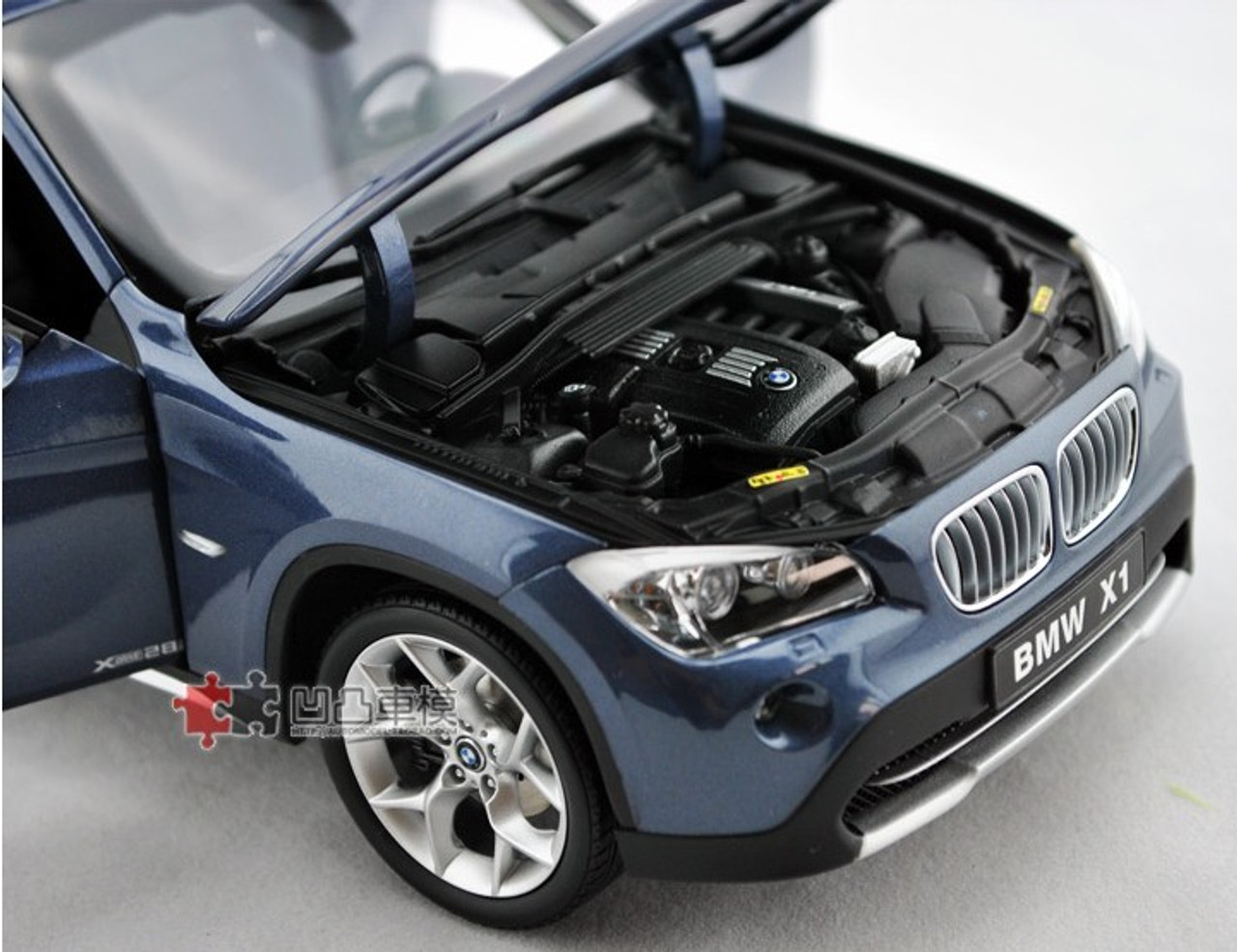 1/18 Kyosho BMW X1 E84 1st Generation (2009-2015) (Blue) Diecast Car Model