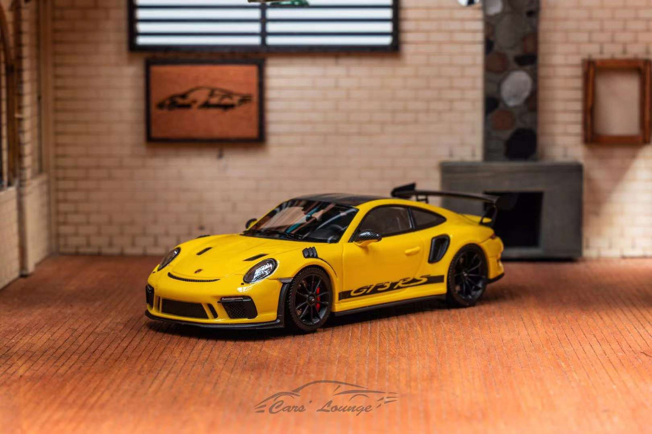 MINI GT 136 Porsche 911 GT2 RS Racing Yellow RHD Asia
