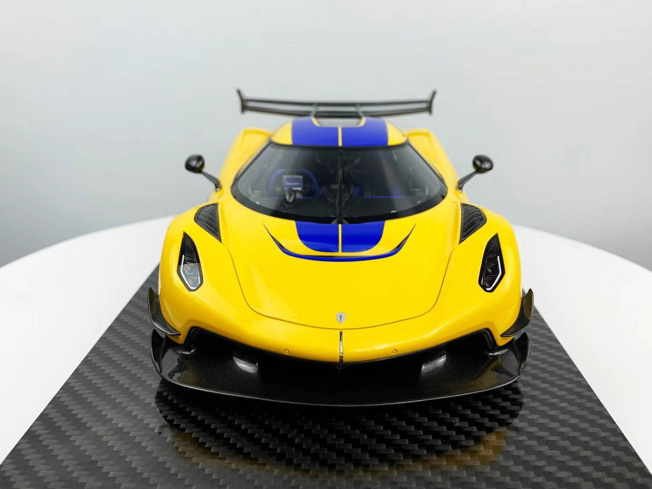 1/18 Frontiart Koenigsegg Jesko (Sweden Flag Yellow) Car Model