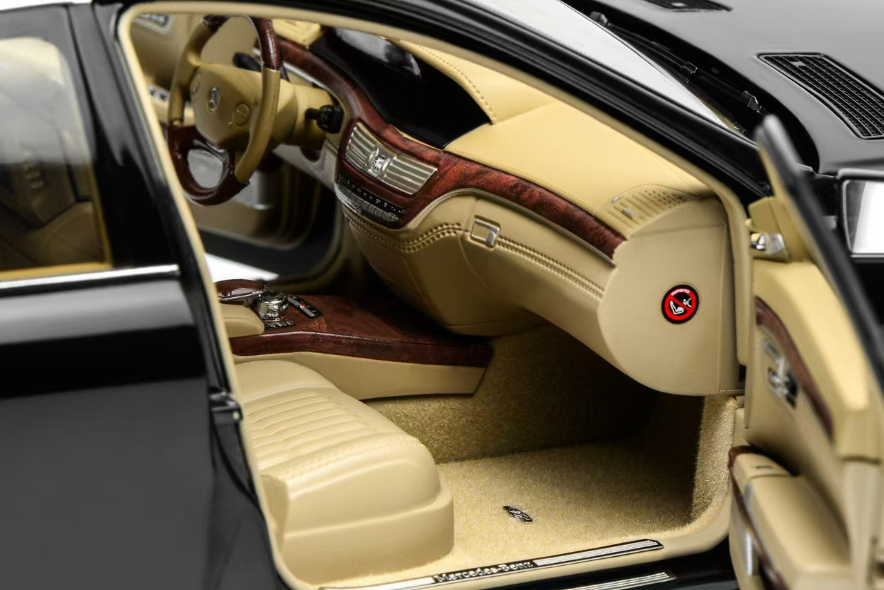 1/18 Motorhelix Mercedes-Benz S-Class S600L W221 (Black) Diecast Car Model with Extra Engine