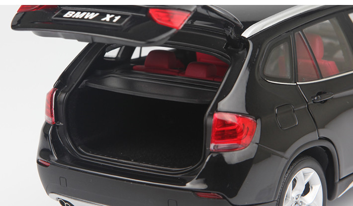 1/18 Kyosho BMW X1 E84 1st Generation (2009-2015) (Black with Red