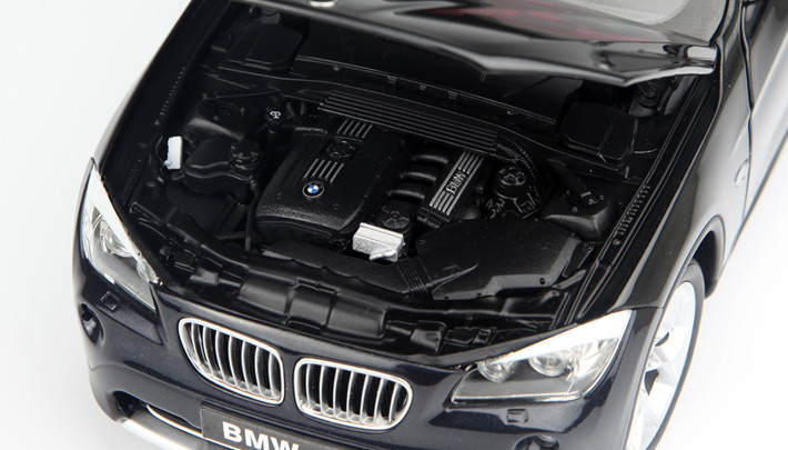1/18 Kyosho BMW X1 E84 1st Generation (2009-2015) (Black with Red