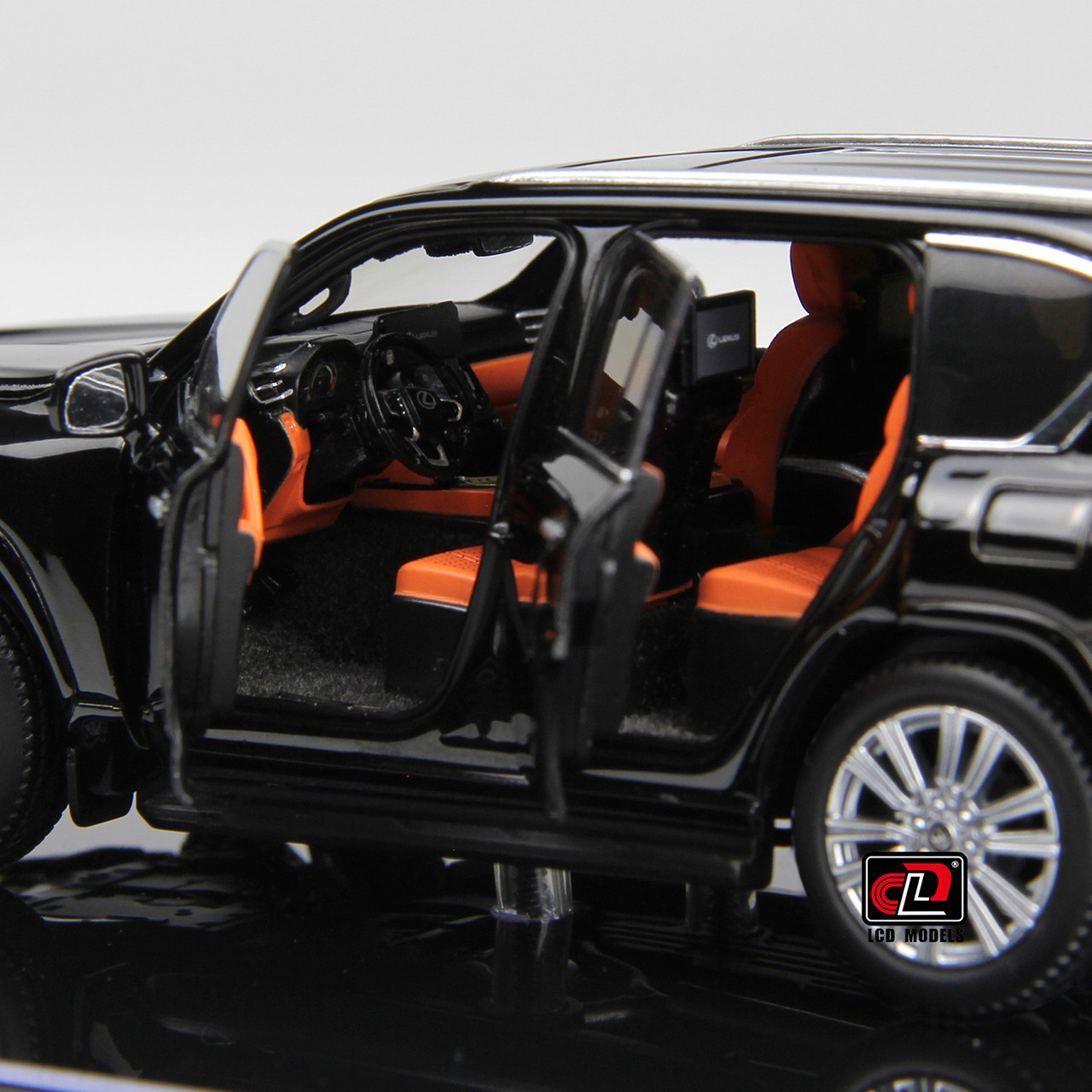 LEXUS LX600 VIP 左ハンドル　1/43スケール 1/43 レクサス LX 600 F SPORT ホワイトノーヴァ GF 輸出専用車