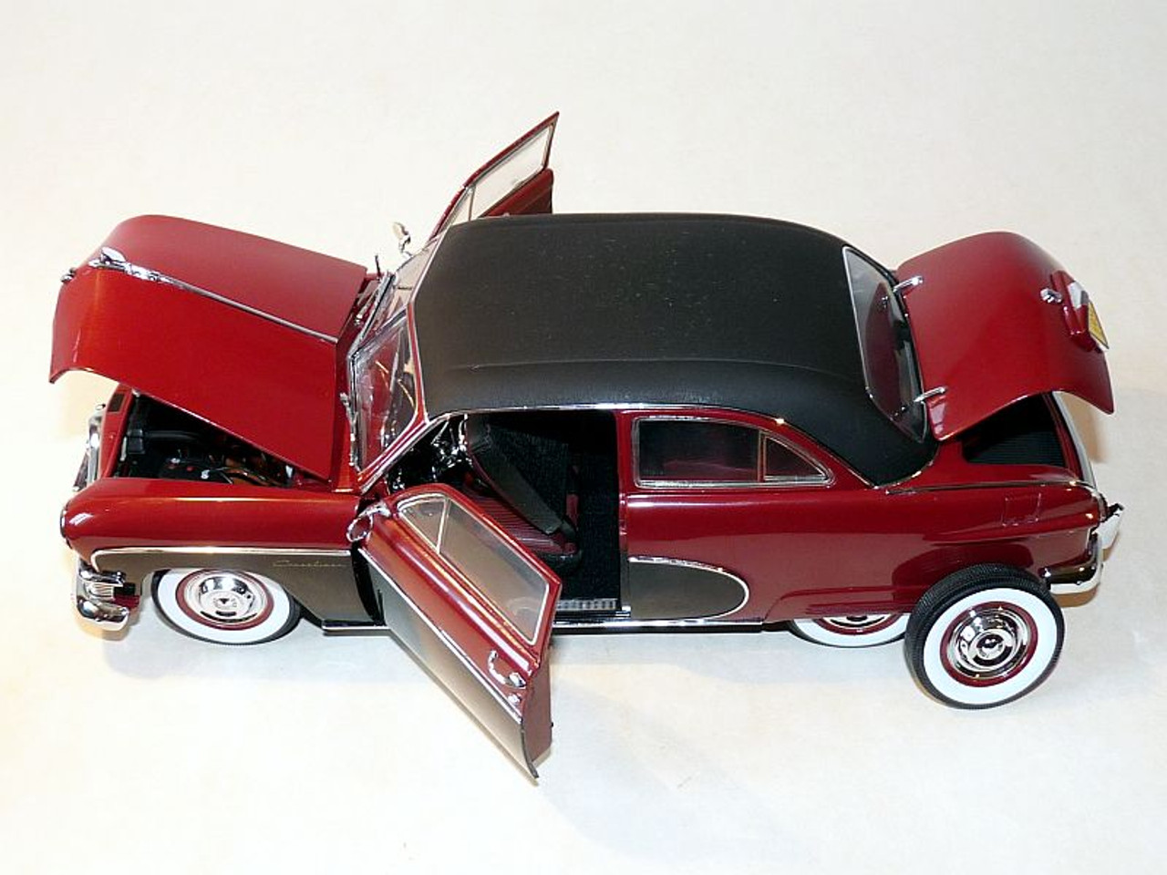1/18 PrecisionMiniatures PM 1950 FORD CRESTLINER (RED/BLACK) CAR MODEL