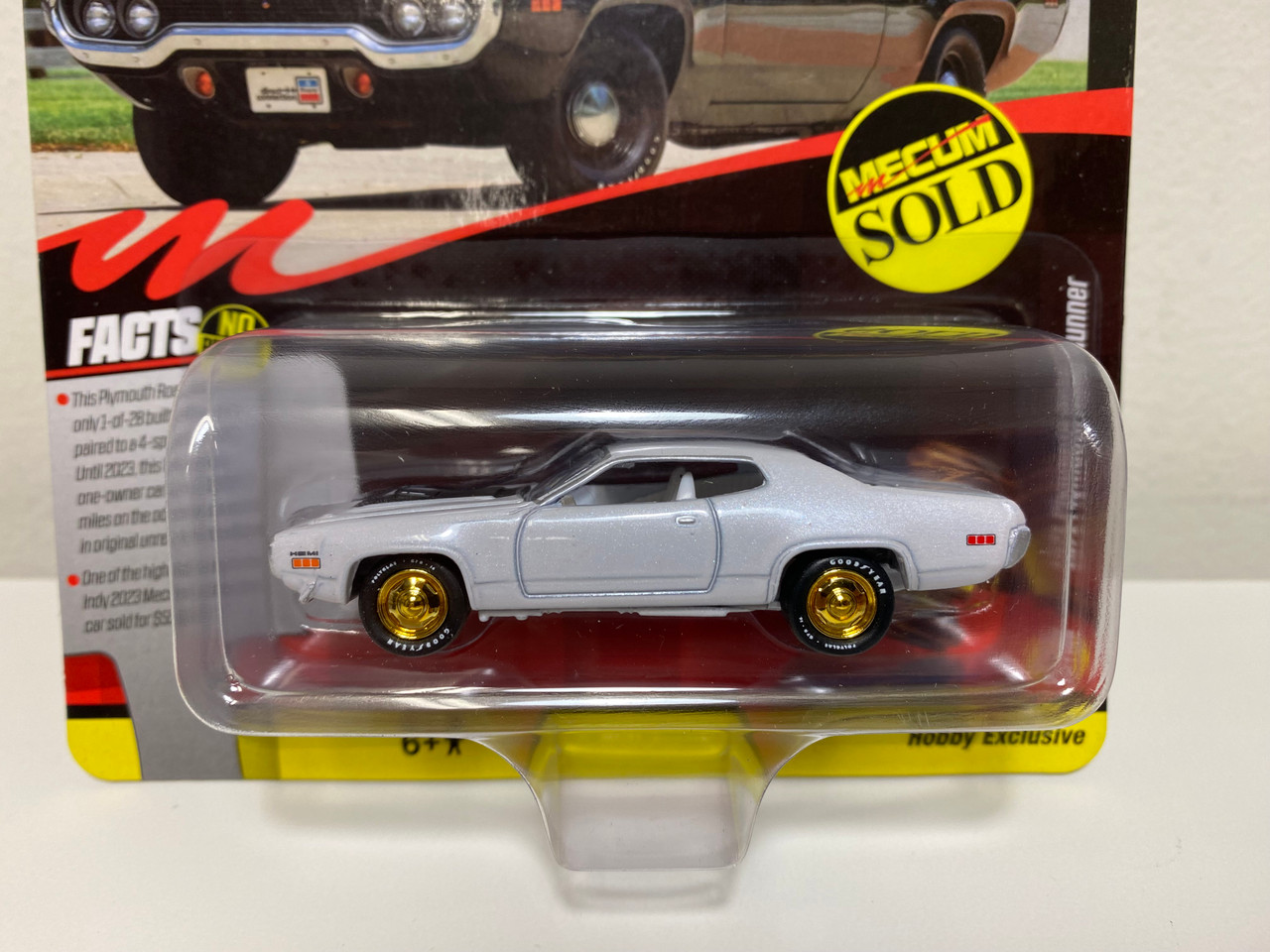 CHASE CAR 1/64 Johnny Lightning 1971 Plymouth Road Runner (White with Gold Wheels) "Mecum Auctions" Diecast Car Model
