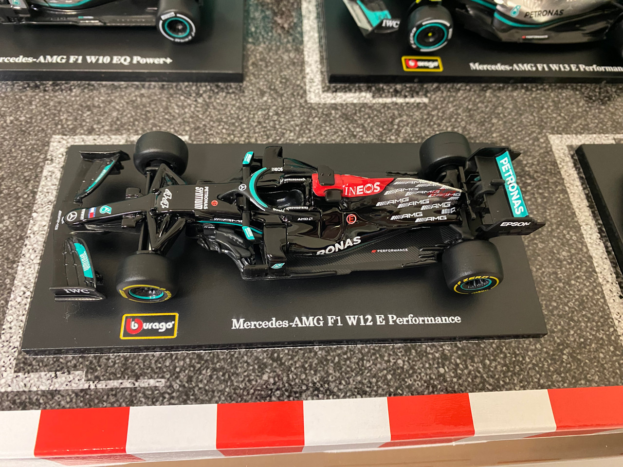 Bburago 1:43 F1 6個セット レースカー　メルセデス 1/43 6-Car Mercedes Formula 1 Set 2016 Nico Rosberg #6, 2019