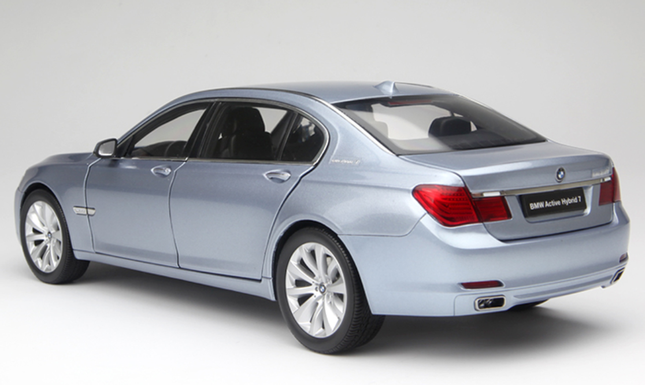 1/18 Kyosho BMW 7 Series (F02) Active Hybrid 7 (Silver Blue) Diecast Car Model