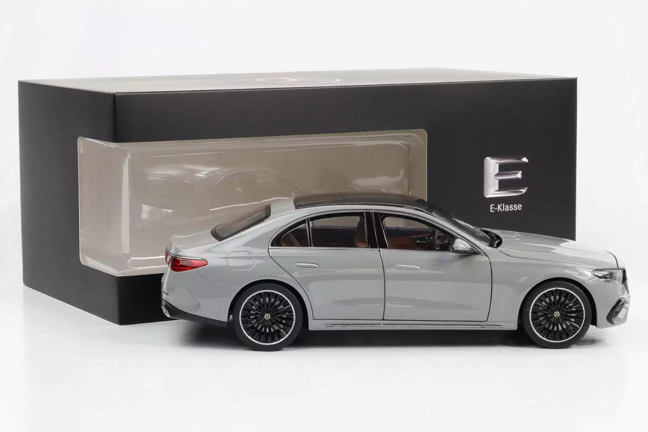 1/18 Dealer Edition 2024 Mercedes-Benz E-Class Limousine AMG