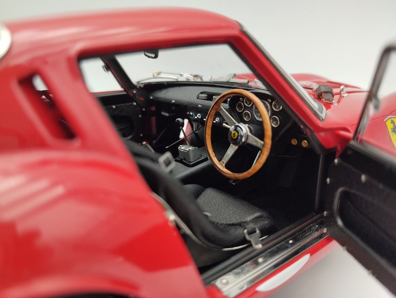 1/18 CMC 1962 Ferrari 250 GTO RHD #11 2nd 1000km Paris Maranello