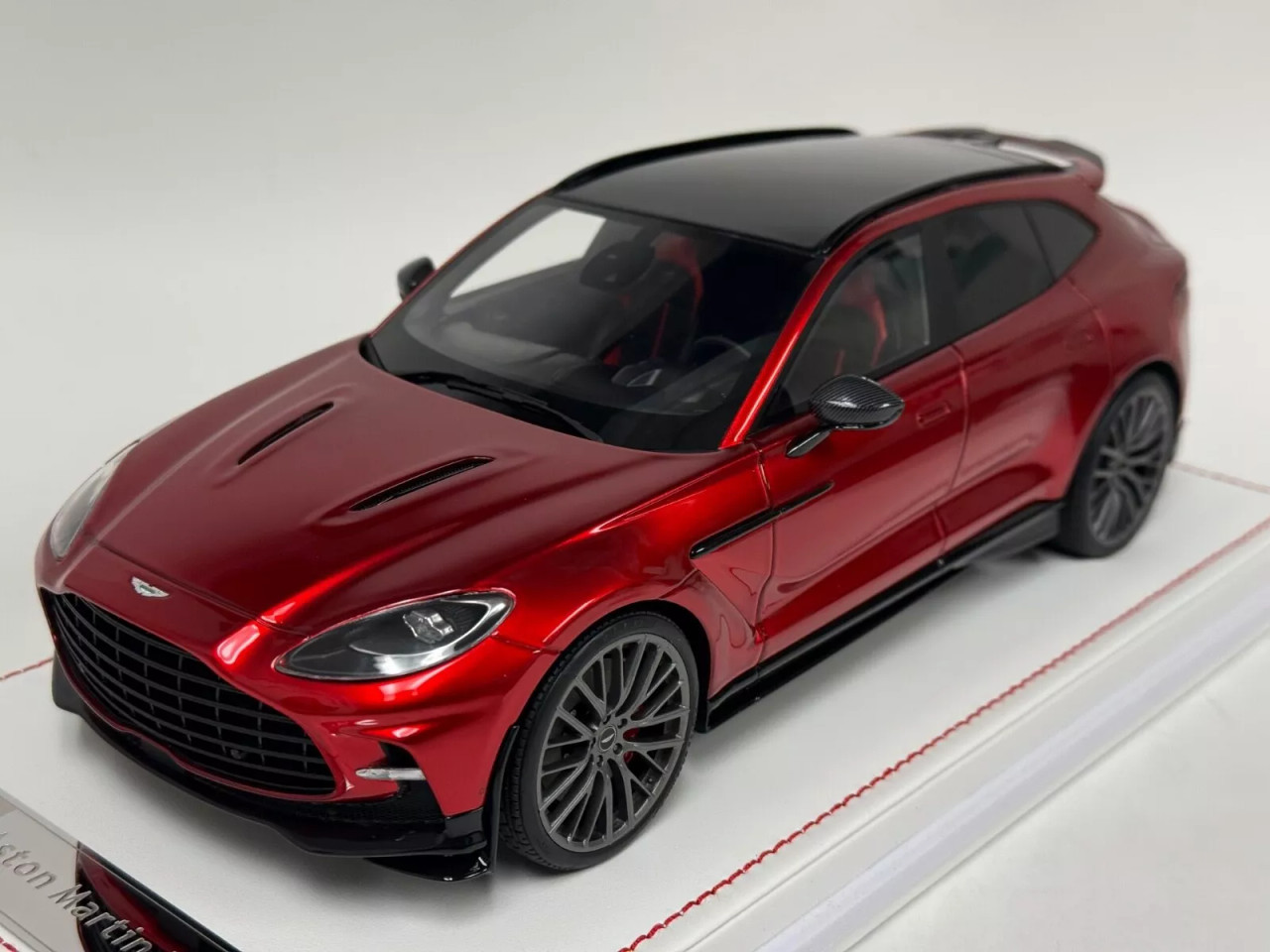 1/18 Ivy Merit Aston Martin DBX (Red) Car Model Limited 30
