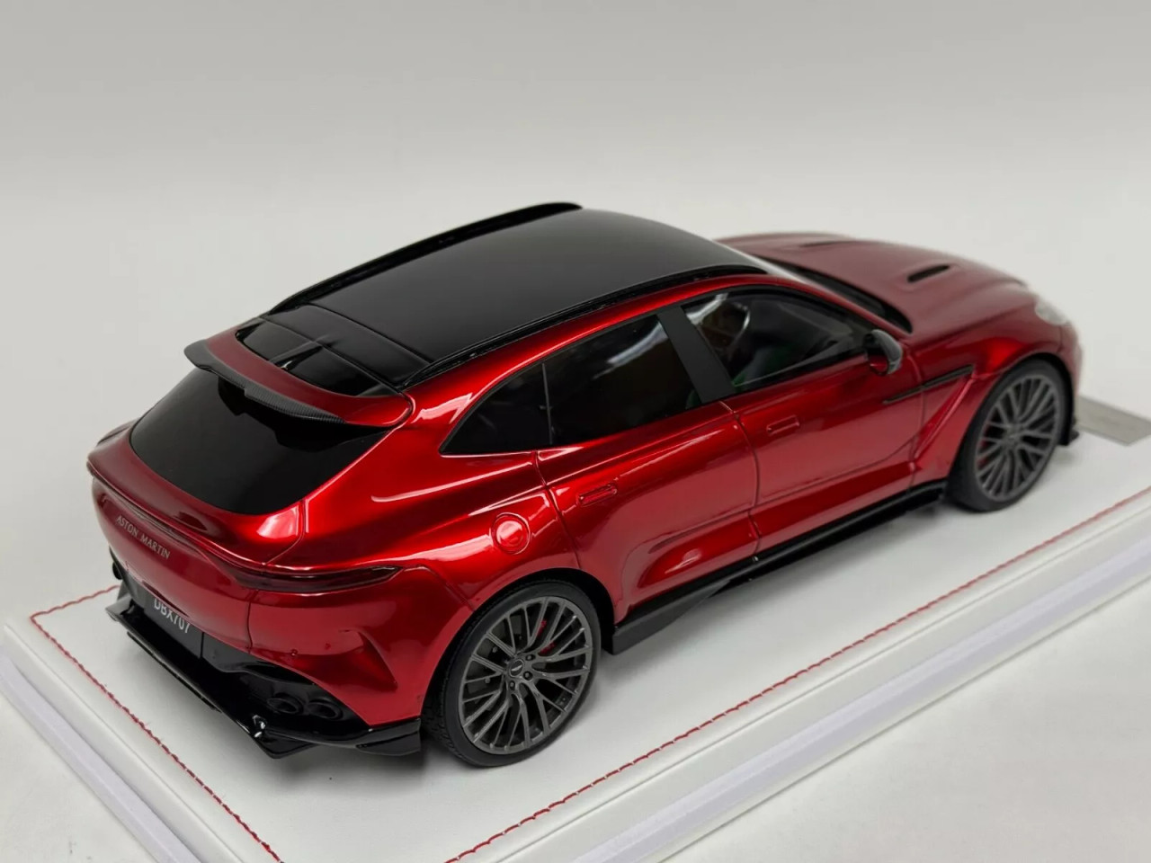 1/18 Ivy Merit Aston Martin DBX (Red) Car Model Limited 30