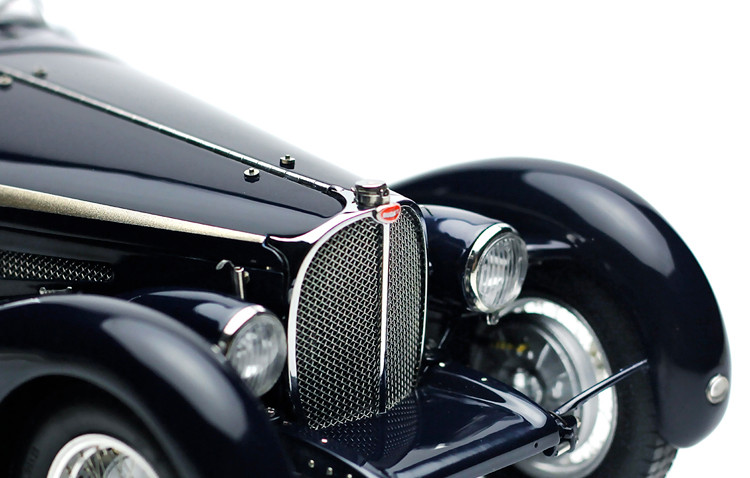 1/18 CMC BUGATTI 1938 57 SC CORSICA ROADSTER AWARD WINNING VERSION