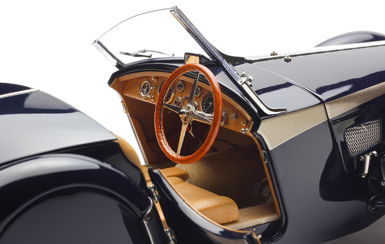 1/18 CMC BUGATTI 1938 57 SC CORSICA ROADSTER AWARD WINNING VERSION