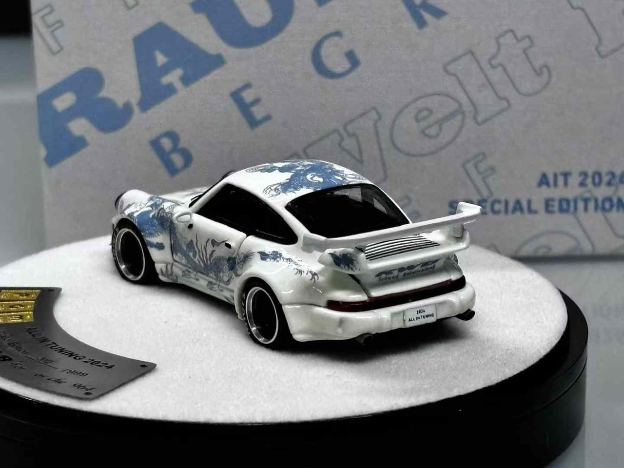 1/64 PGM Porsche 911 964 RWB White Dragon Diecast Car Model