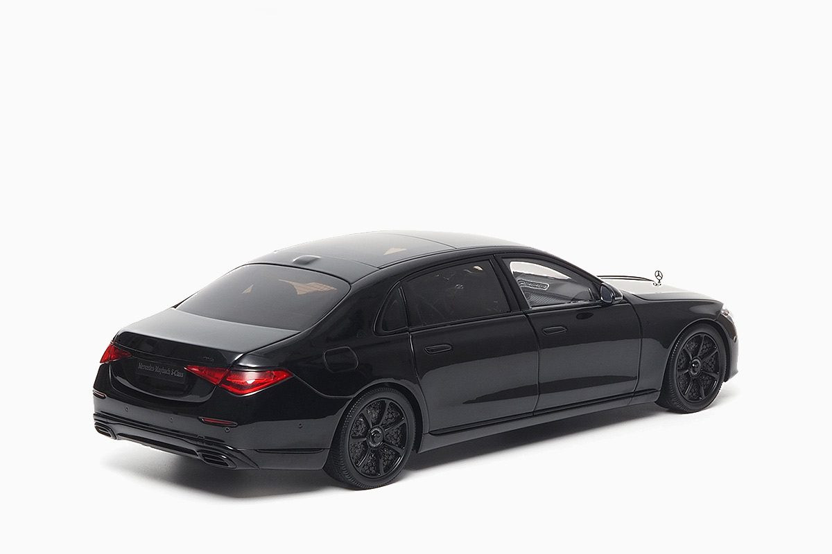 1/18 Almost Real 2023 Mercedes-Maybach S-Class Night Series