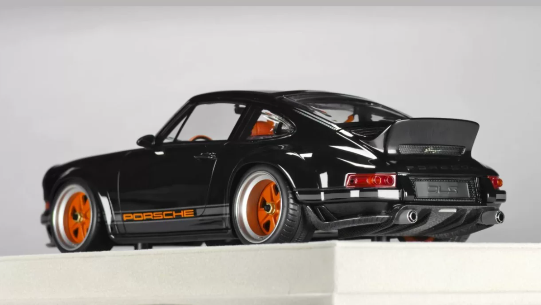 1/18 Make Up 2023 Porsche 911 964 Singer DLS (Black with Orange Stripe) Car Model