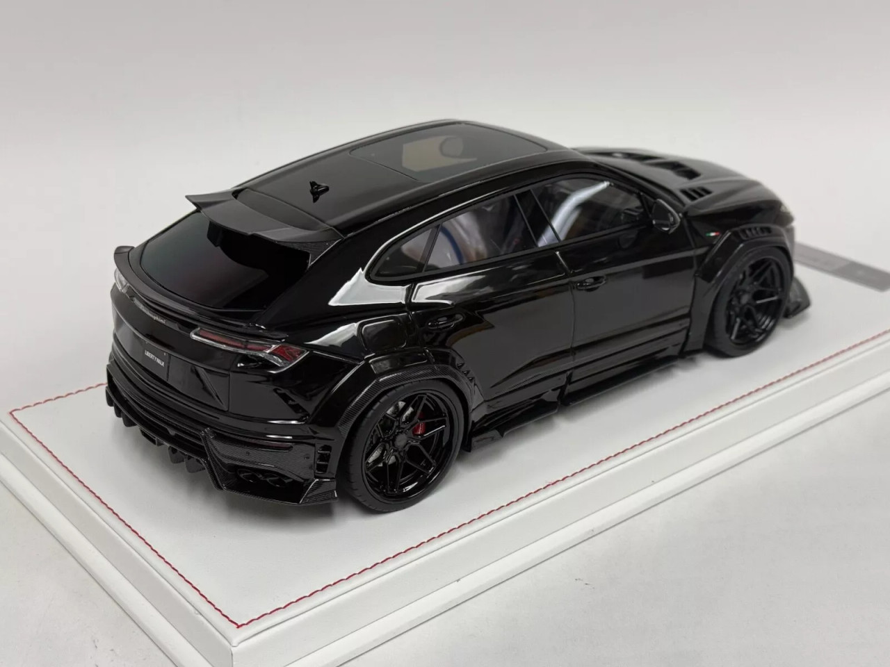 1/18 Ivy Merit Lamborghini Urus LB-Works (Metallic Black