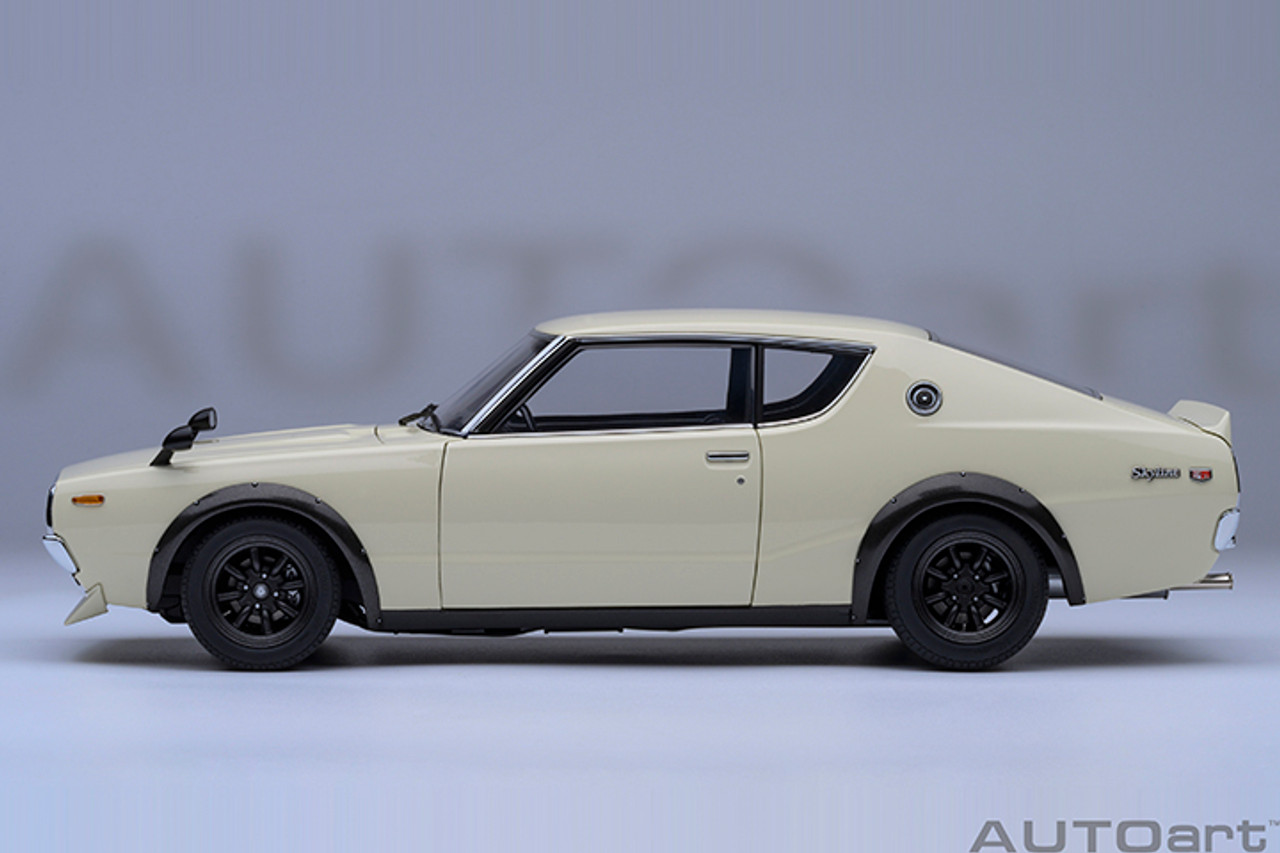 スカイライン2000ＧTR　1/18スケール　ホワイト 1/18 AUTOart Nissan Skyline 2000 GT-R (KPGC110) Tuned