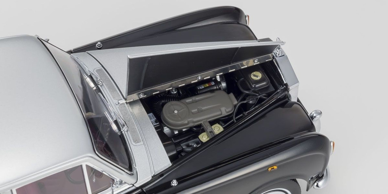 1/18 Kyosho Rolls Royce Phantom VI Phantom 6 (Black & Silver) Diecast Car Model