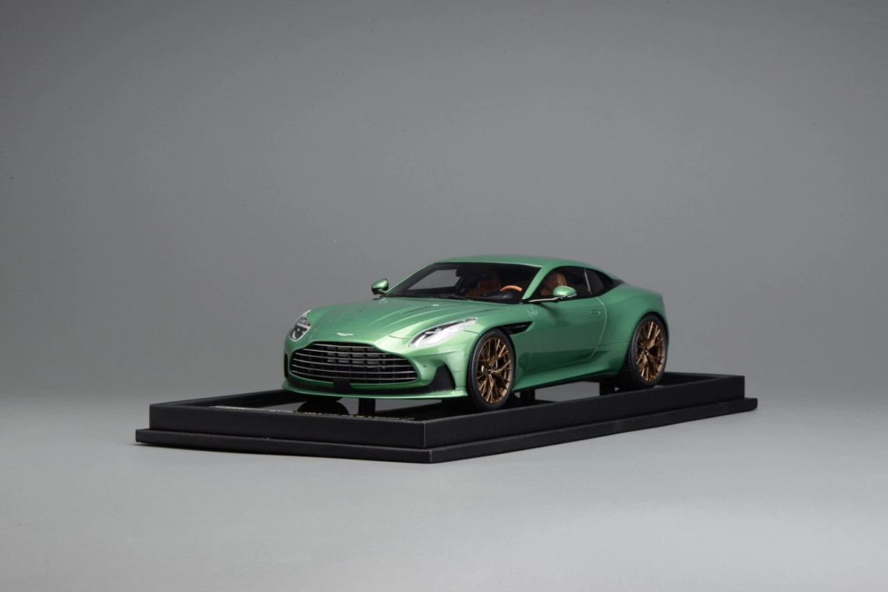 専用ページ⑨ 1/18 Motorhelix Aston Martin DB12 Coupe (Iridescent Emerald