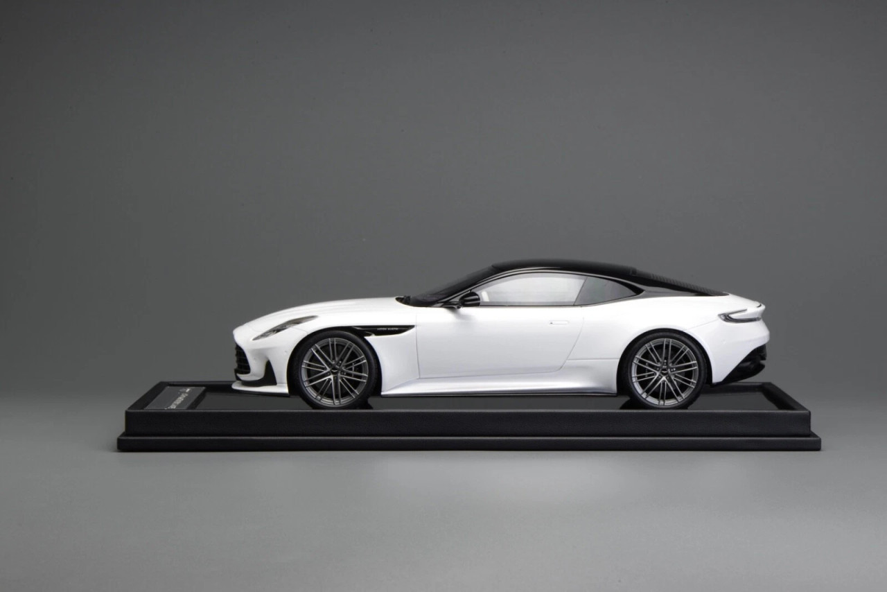 1/18 Motorhelix Aston Martin DB12 Coupe (Zenith White) Car Model 1/18 Motorhelix Aston Martin DB12 Coupe (Zenith White) Car Model