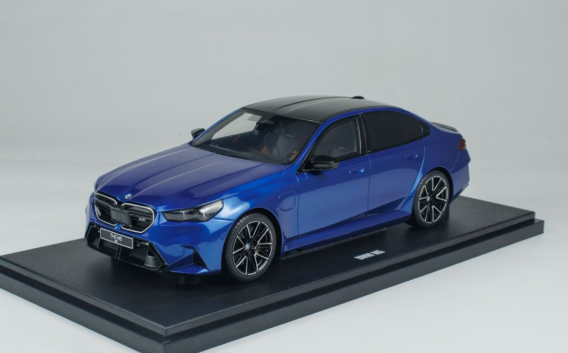 BMW M5 1/18 スケールモデル 青 BMW M5 1⁄18 スケールモデル 青 BMW
