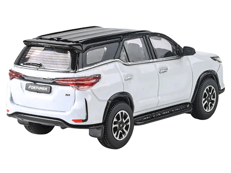 1/64 Paragon 2023 Toyota Fortuner (Platinum White Pearl) Diecast